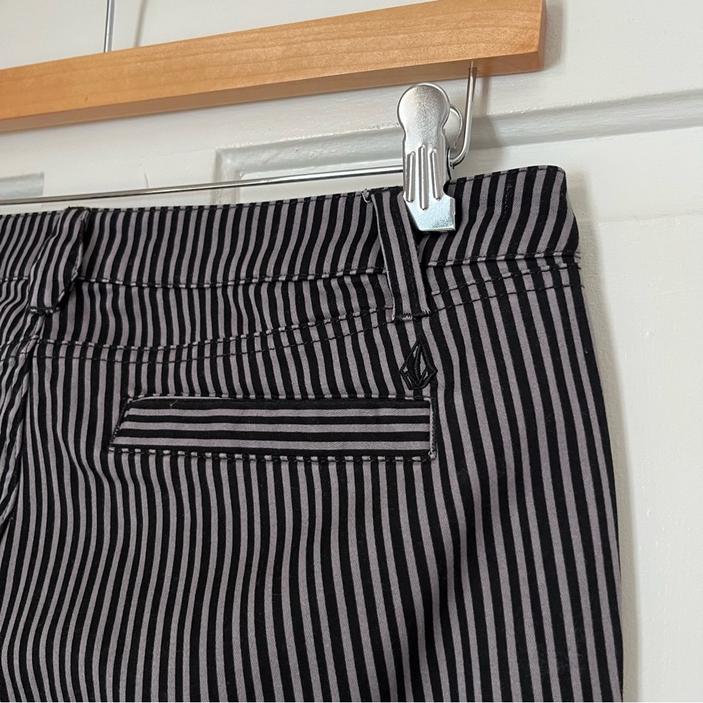 Volcom Black and Grey Stripped Pants | 9/29